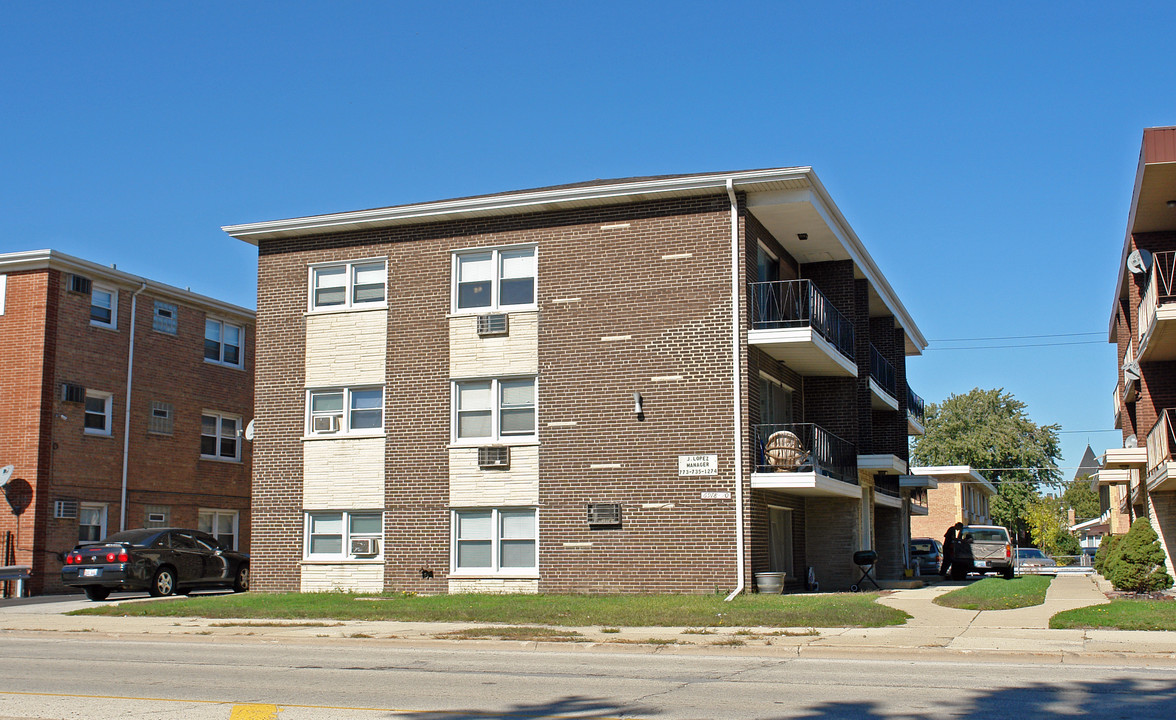 6918-6920 W 65th St in Chicago, IL - Building Photo