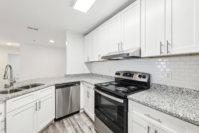 Wesley St. Claire Apartments at Lawrenceville in Lawrenceville, GA - Foto de edificio - Building Photo