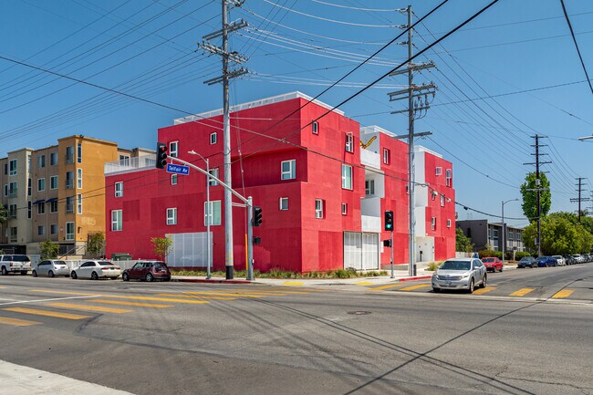 Sun King in Sun Valley, CA - Foto de edificio - Building Photo