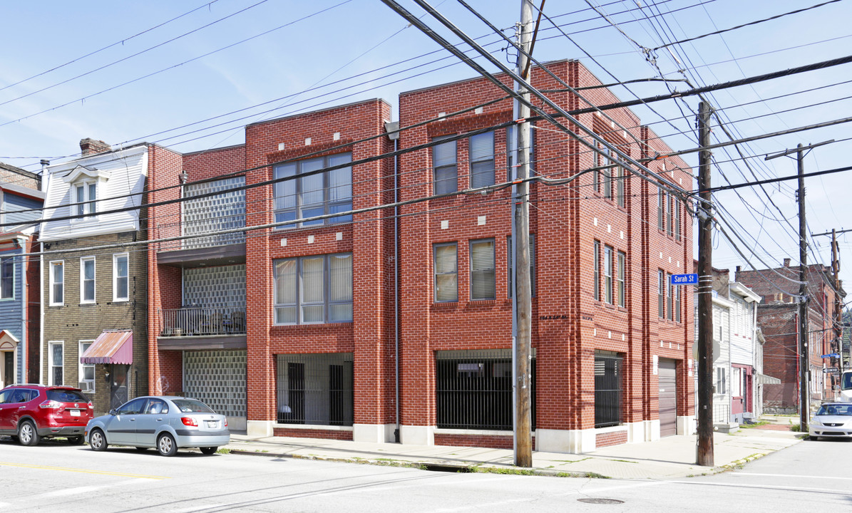 104 S 24th St in Pittsburgh, PA - Foto de edificio