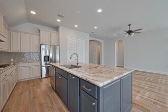 29808 Breezy Pnes Lp in Fulshear, TX - Foto de edificio - Building Photo