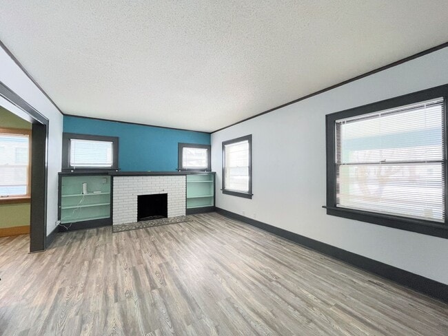 102 E 17th Ave in Hutchinson, KS - Building Photo - Building Photo