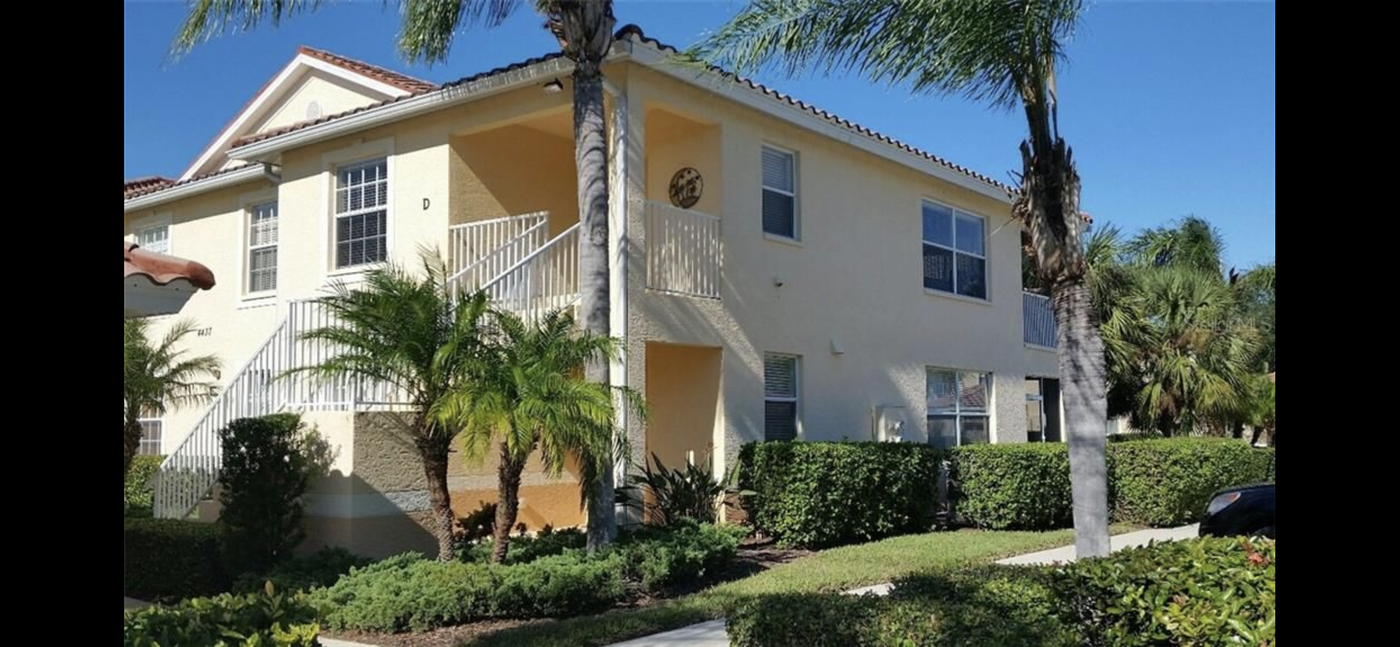 4437 Corso Venetia Blvd, Unit D in Venice, FL - Foto de edificio