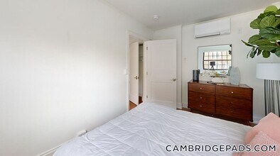 1200 Massachusetts Ave, Unit 207 in Cambridge, MA - Foto de edificio - Building Photo