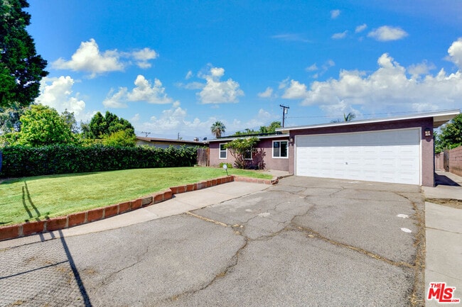 5633 Cedarglen Dr in Azusa, CA - Building Photo - Building Photo