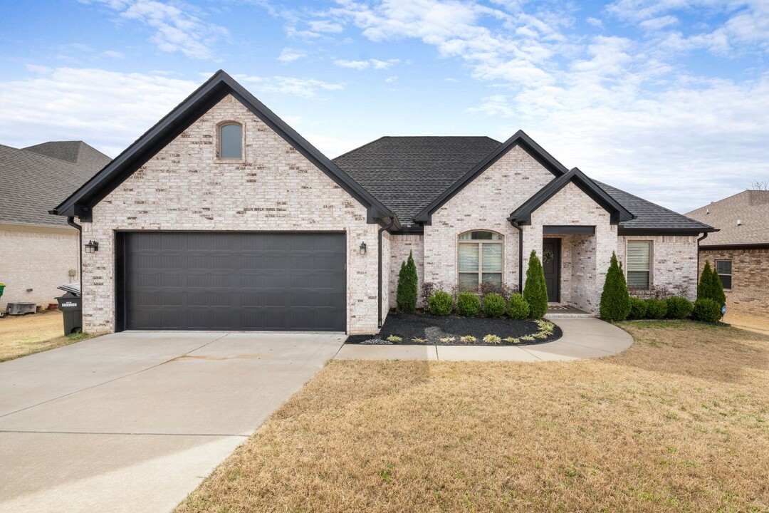 9641 Oak Forest Ln in Sherwood, AR - Foto de edificio