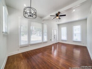 732 N Pine St in San Antonio, TX - Building Photo - Building Photo