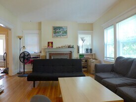 241 Winchester St in Brookline, MA - Building Photo