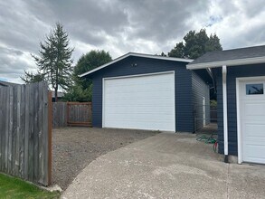 2378 11th St in Springfield, OR - Building Photo - Building Photo