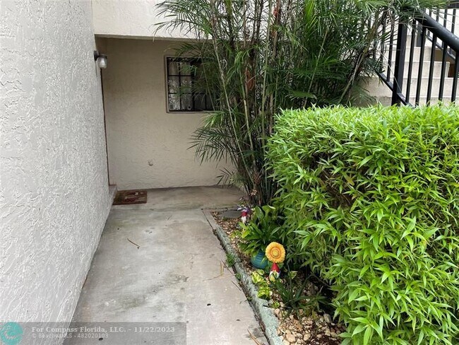 12222 Royal Palm Blvd in Coral Springs, FL - Building Photo - Building Photo