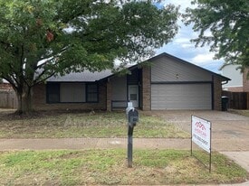 9804 N 107th E Ave in Owasso, OK - Building Photo