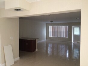 681 SW 29th Ter in Fort Lauderdale, FL - Building Photo - Building Photo