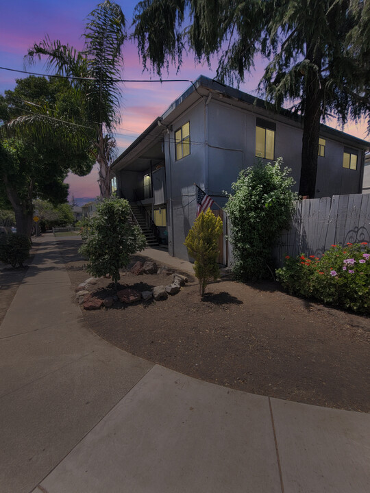 2499 Walters Way in Concord, CA - Building Photo