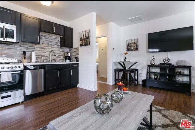 5428 Colfax Ave in Los Angeles, CA - Building Photo - Building Photo