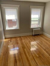 220 South St, Unit 1 in Boston, MA - Foto de edificio - Building Photo
