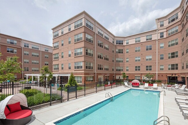 Malden Square Apartments in Malden, MA - Foto de edificio - Building Photo