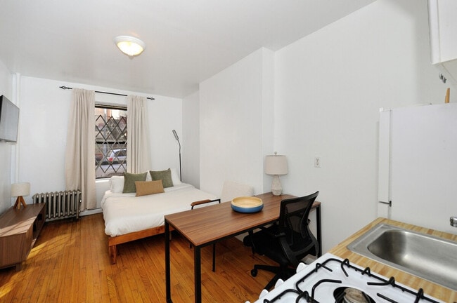 property at 419 W 54th St