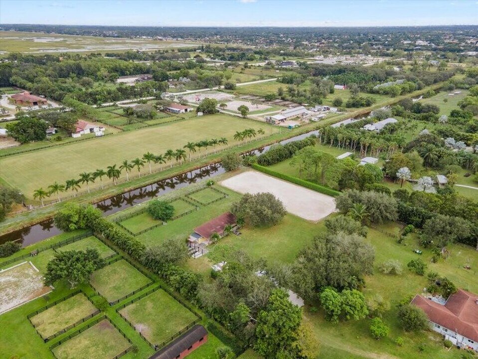 16693 Deer Path Ln in Wellington, FL - Building Photo