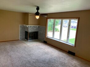 2212 Cedar Acres Dr in Manhattan, KS - Building Photo - Building Photo