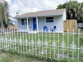 4537 10th Ave S in St. Petersburg, FL - Building Photo