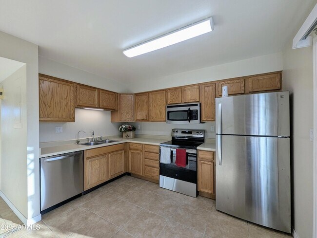 property at 2233 W Farmdale Ave
