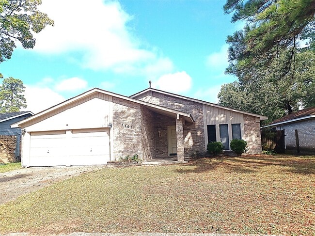 7307 Foxwick Ln in Humble, TX - Foto de edificio - Building Photo