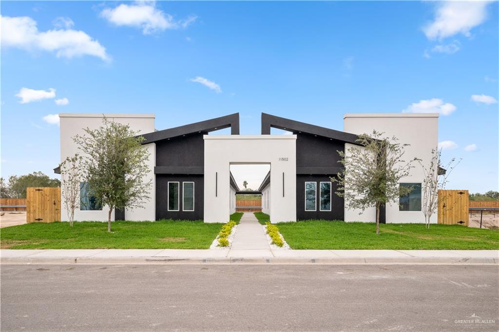 14 N 24th St in McAllen, TX - Foto de edificio