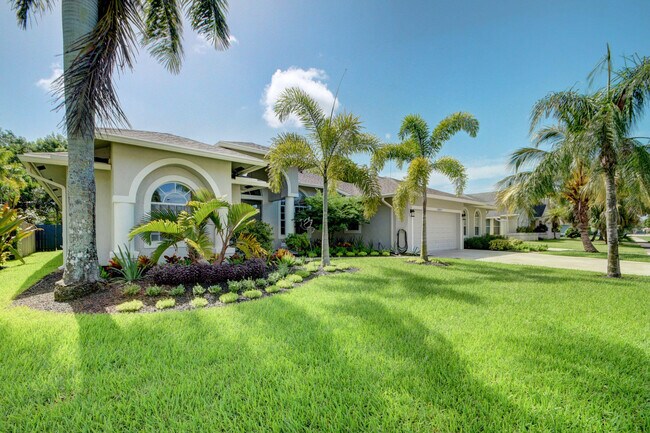 13805 Folkestone Cir in Wellington, FL - Building Photo - Building Photo