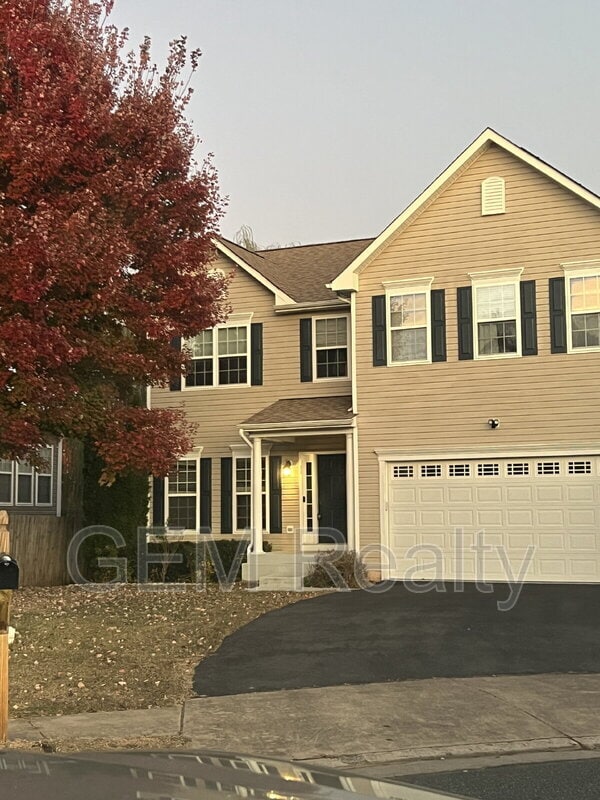 property at 11 Maggie Ct