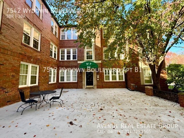 property at 7542 Wydown Blvd