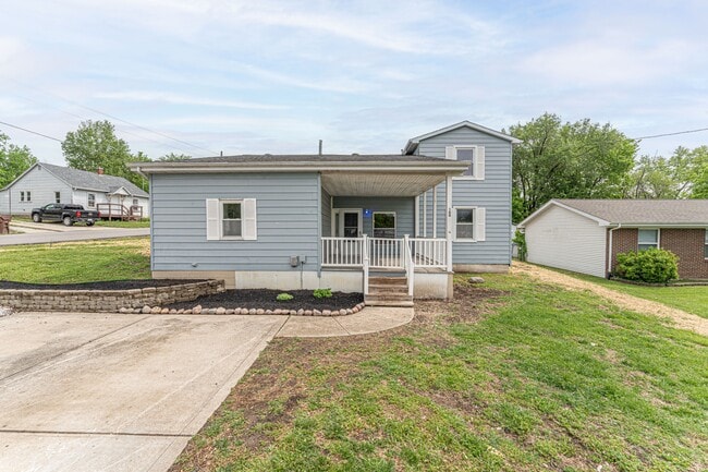 100 Walnut St in Troy, MO - Building Photo - Building Photo