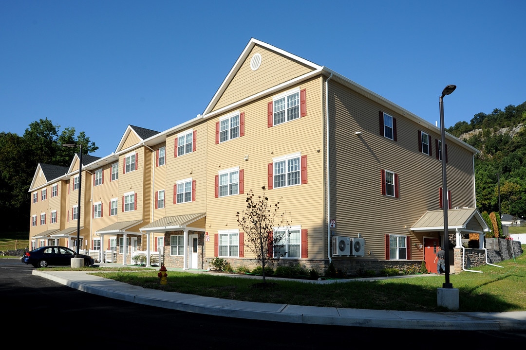 Hawk's View in New Windsor, NY - Building Photo