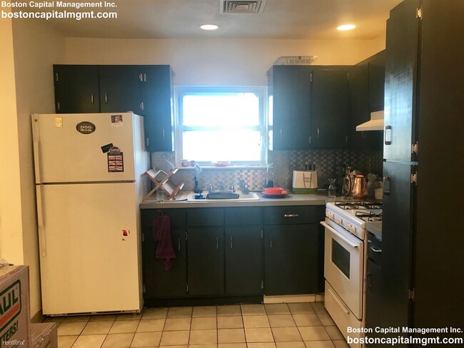15 Wave Ave-Unit -Apt 6 in Revere, MA - Building Photo - Building Photo