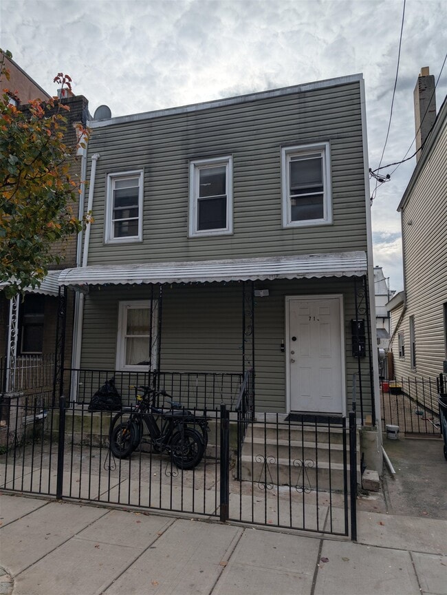property at 719 28th St