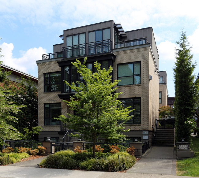 2018-2032 W 1st Ave in Vancouver, BC - Building Photo - Primary Photo