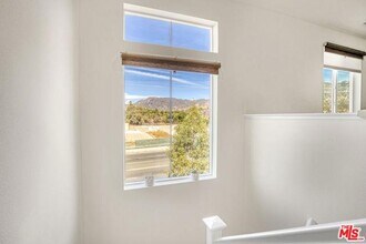 23932 Oxnard St in Los Angeles, CA - Building Photo - Building Photo