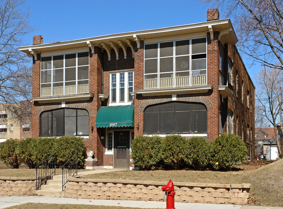 1097 Goodrich Ave in St. Paul, MN - Building Photo