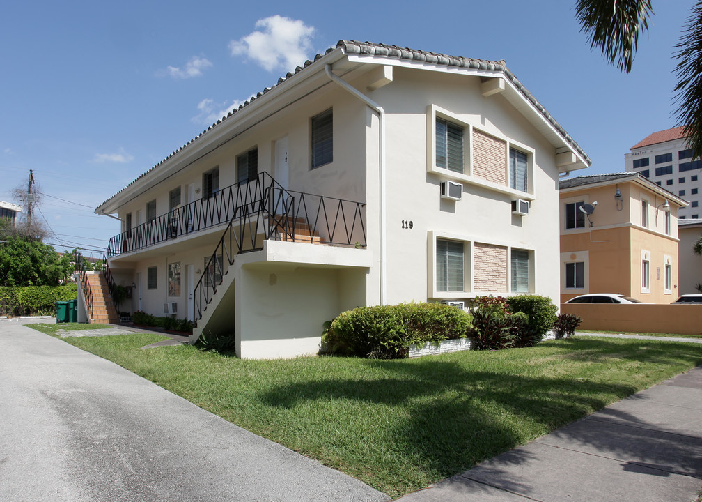 119 Antiquera Ave in Coral Gables, FL - Foto de edificio