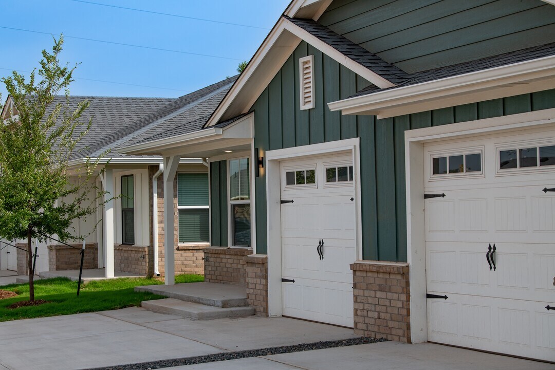 Chisholm Pointe and Summit Ridge in Oklahoma City, OK - Building Photo