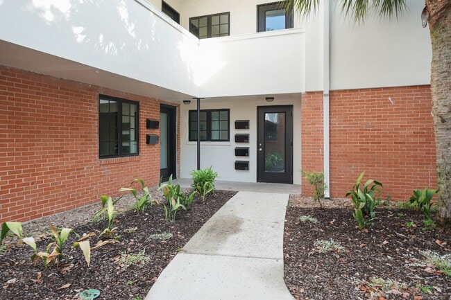 520 Lovett Blvd