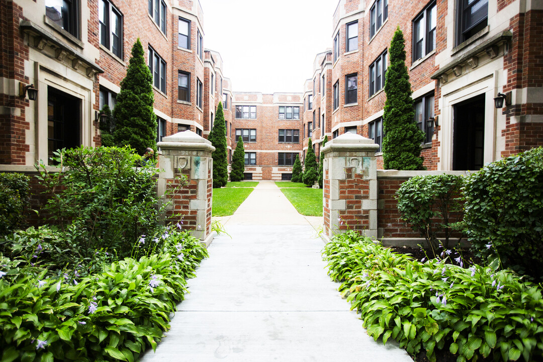 2129 Ridge Avenue in Evanston, IL - Building Photo