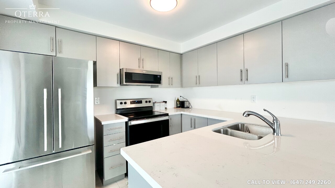 195 Veterans Dr in Brampton, ON - Building Photo