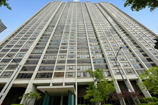 2800 N Lake Shore Dr, Unit #911 in Chicago, IL - Building Photo