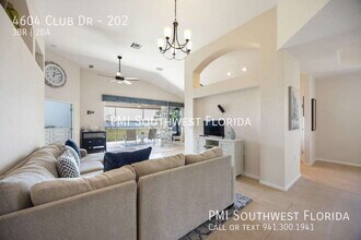 4604 Club Dr in Port Charlotte, FL - Building Photo - Building Photo