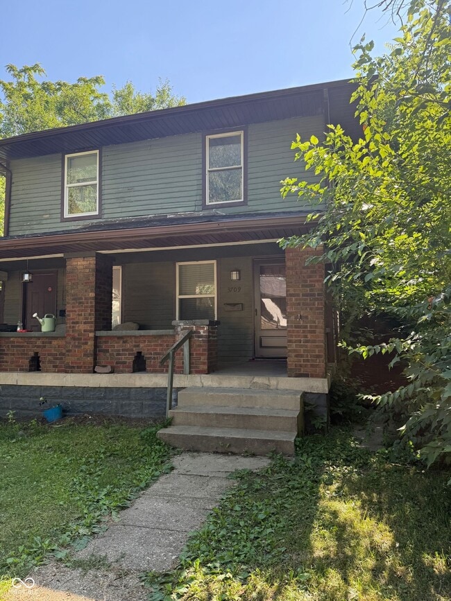 property at 3709 N Kenwood Ave