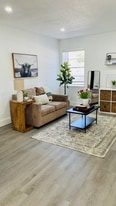 2604 Dauphin St in Mobile, AL - Building Photo