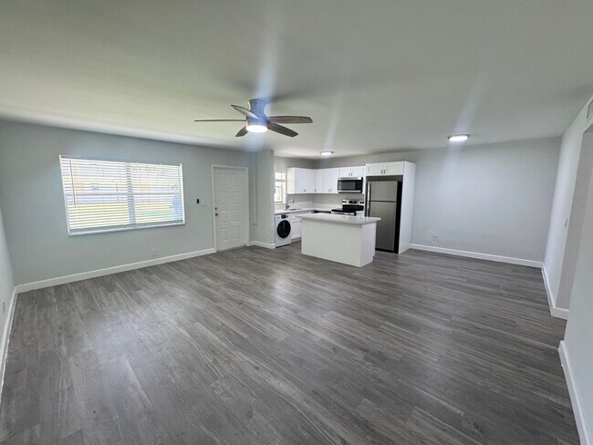 4160 21st St in Lauderdale Lakes, FL - Building Photo - Building Photo