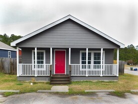 155 Varsity Dr in Huntsville, TX - Building Photo