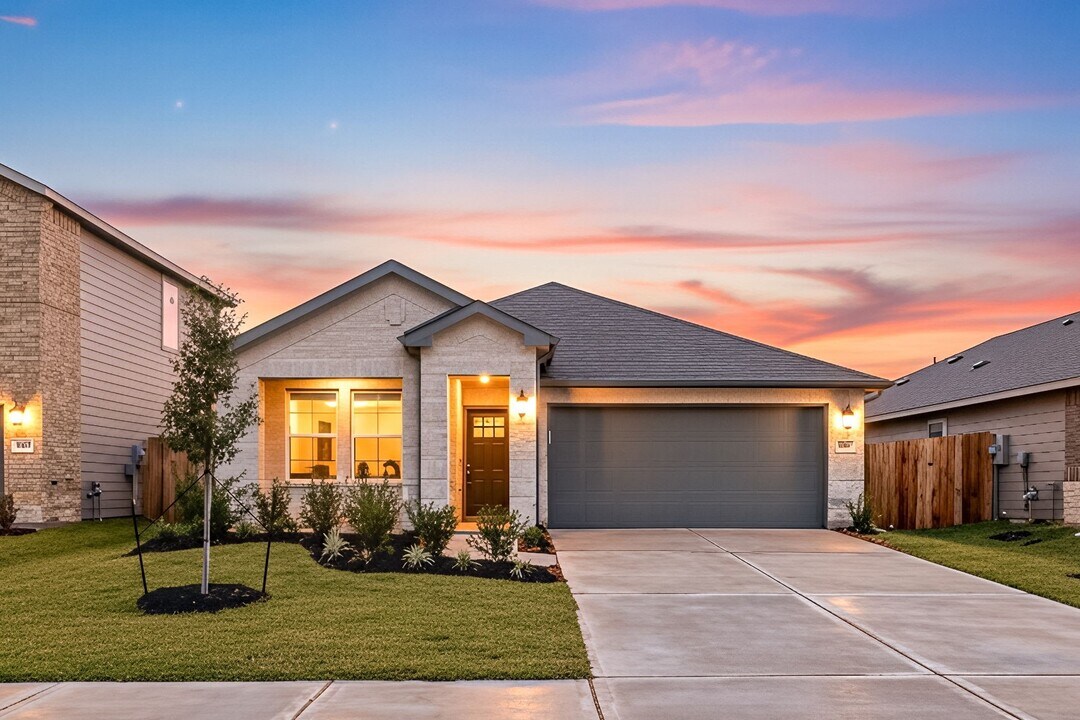 6611 Castella Dr in Rosharon, TX - Building Photo