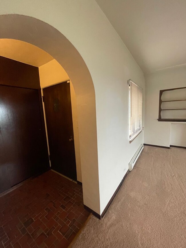 210 W Cliff Dr in Spokane, WA - Building Photo - Building Photo